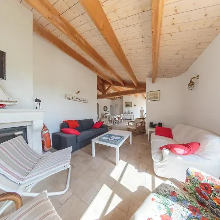 Villa Loix, 4 Bedrooms, 8 Persons - Fr-1-258-127 Nyaraló Loix