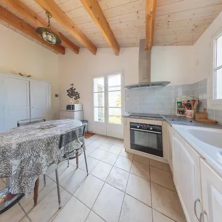 Nyaraló Villa Loix, 4 Bedrooms, 8 Persons - Fr-1-258-127