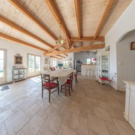 Villa Loix, 4 Bedrooms, 8 Persons - Fr-1-258-127 *